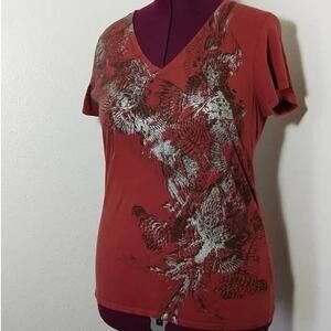 Calvin Klein Jeans Red V-neck T-shirt Large silver & black feather pattern tee